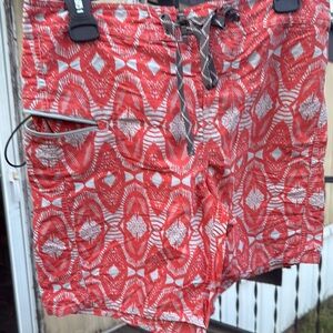 🚨B2G1 PATAGONIA Red Orange Gray Patterned Drawstring Shorts